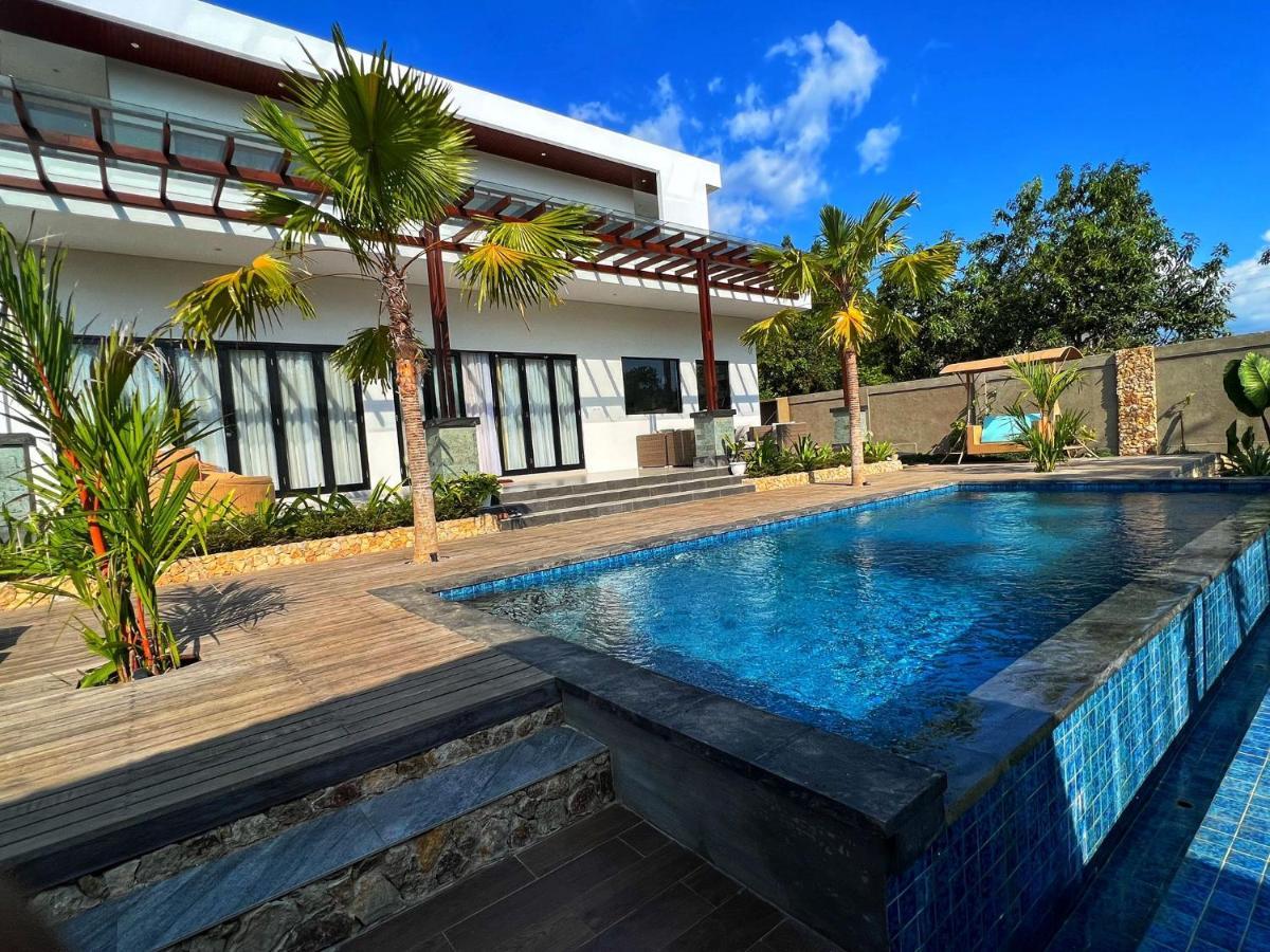 Villa Niang Ando Labuan Bajo Exteriör bild