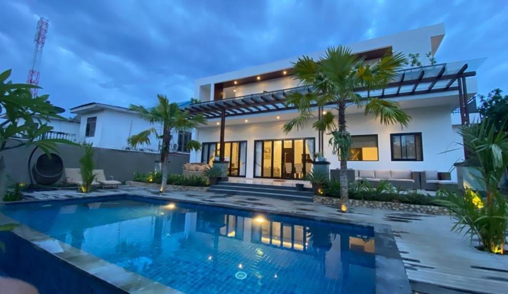 Villa Niang Ando Labuan Bajo Exteriör bild