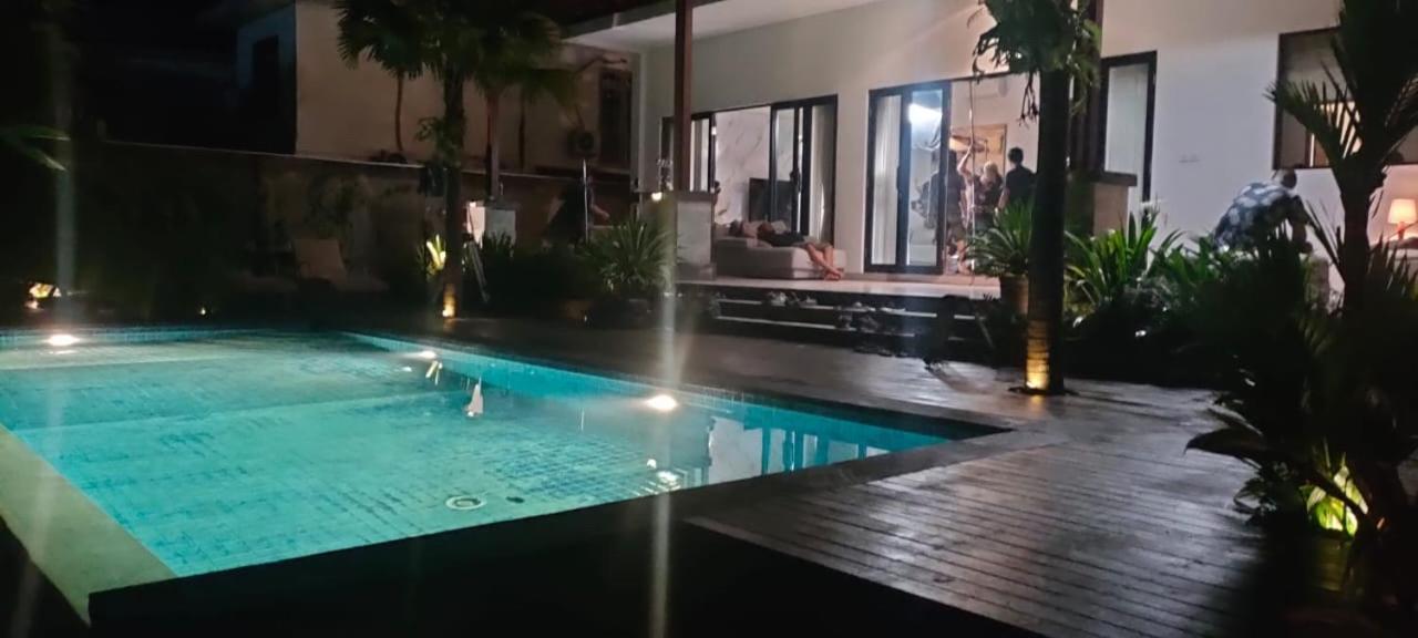 Villa Niang Ando Labuan Bajo Exteriör bild